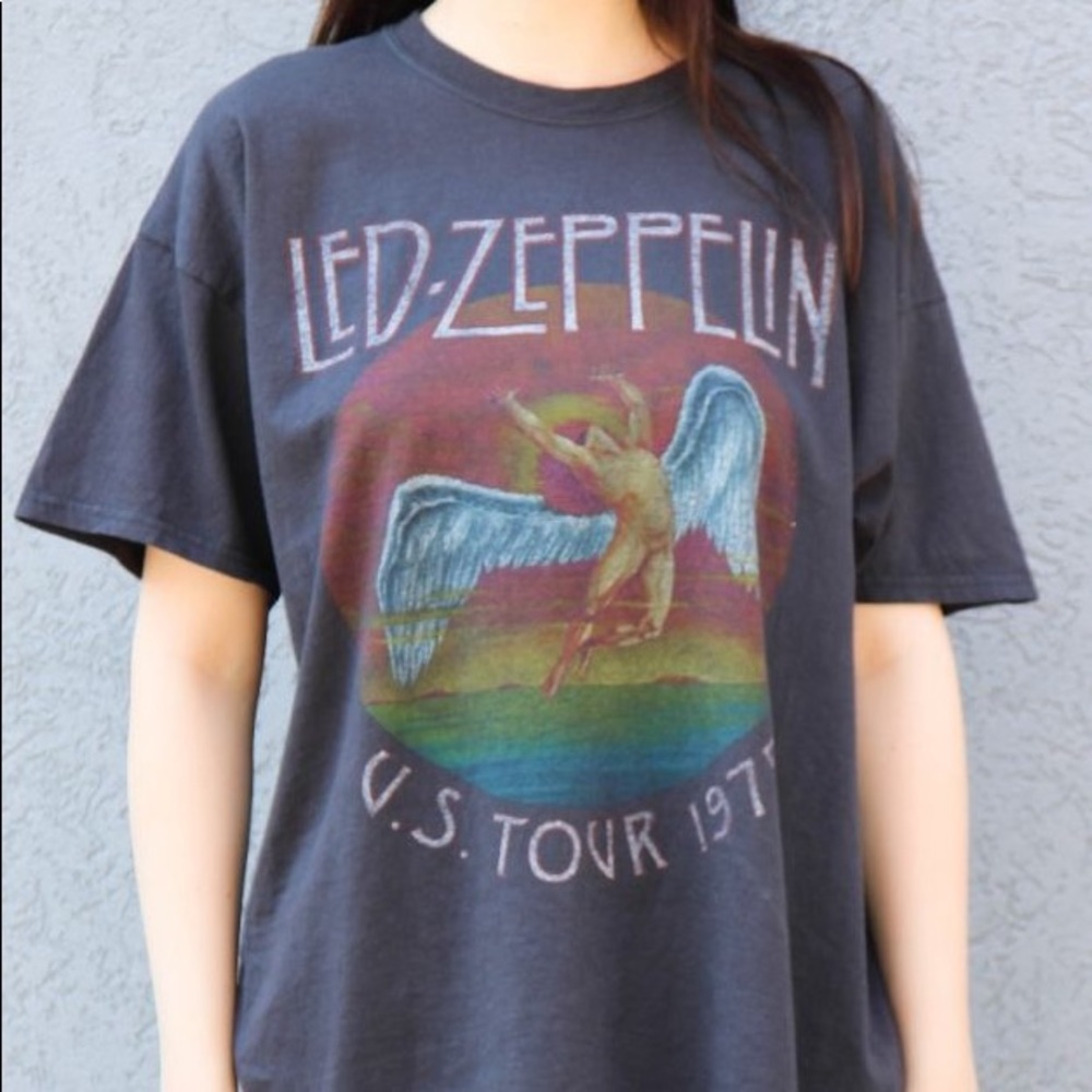 ISO oversized brandy Melville graphic tees